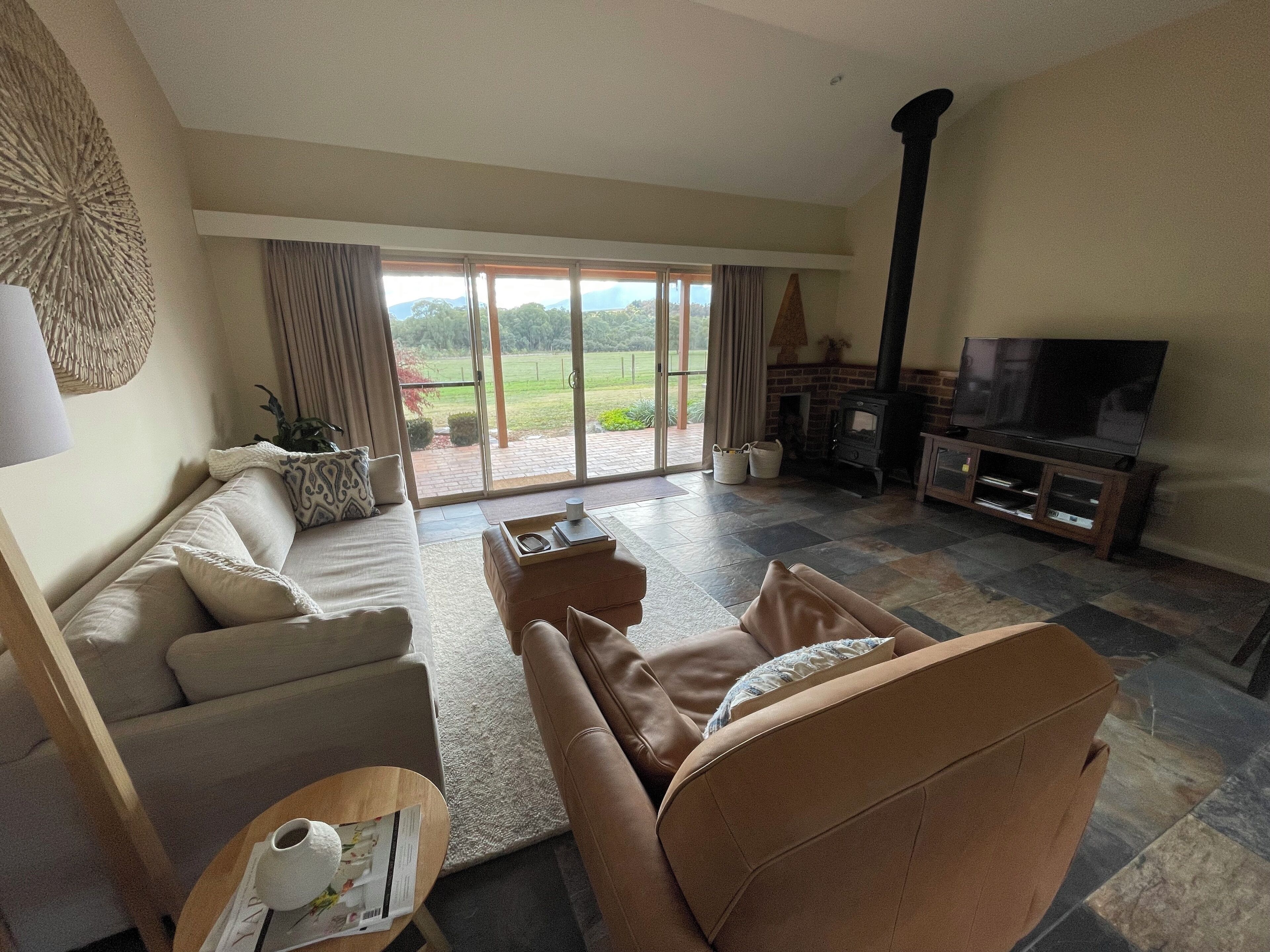 Vista Apartment 1 (1 Bedroom) | Living area