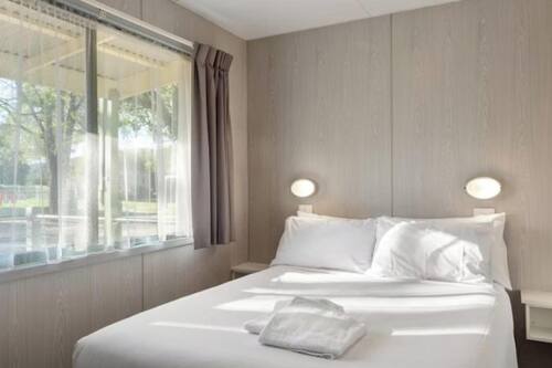 Standard 2 Bedroom Cabin - Sleeps 5 - Pet Friendly