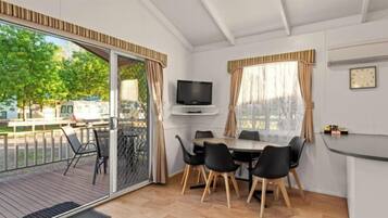 Superior 2 Bedroom Cabin - Sleeps 6 | In-room dining