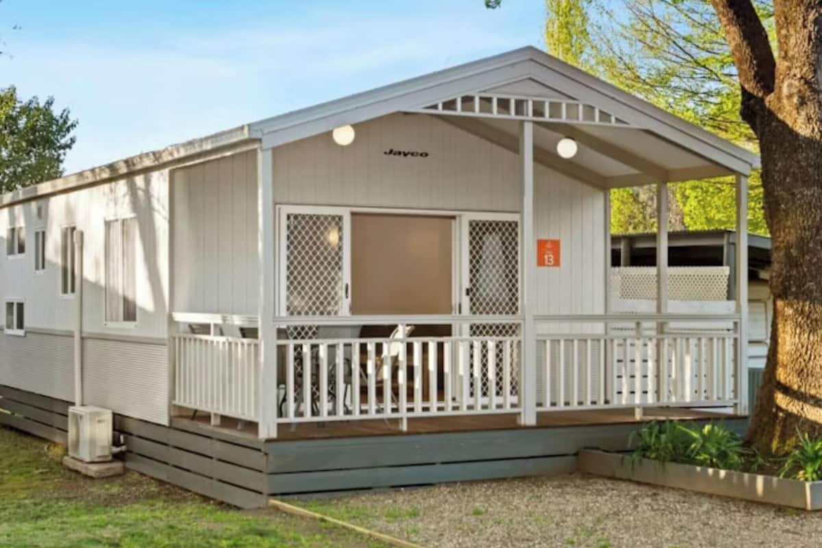 Superior 2 Bedroom Cabin - Sleeps 6 | Individually decorated, individually furnished, blackout drapes