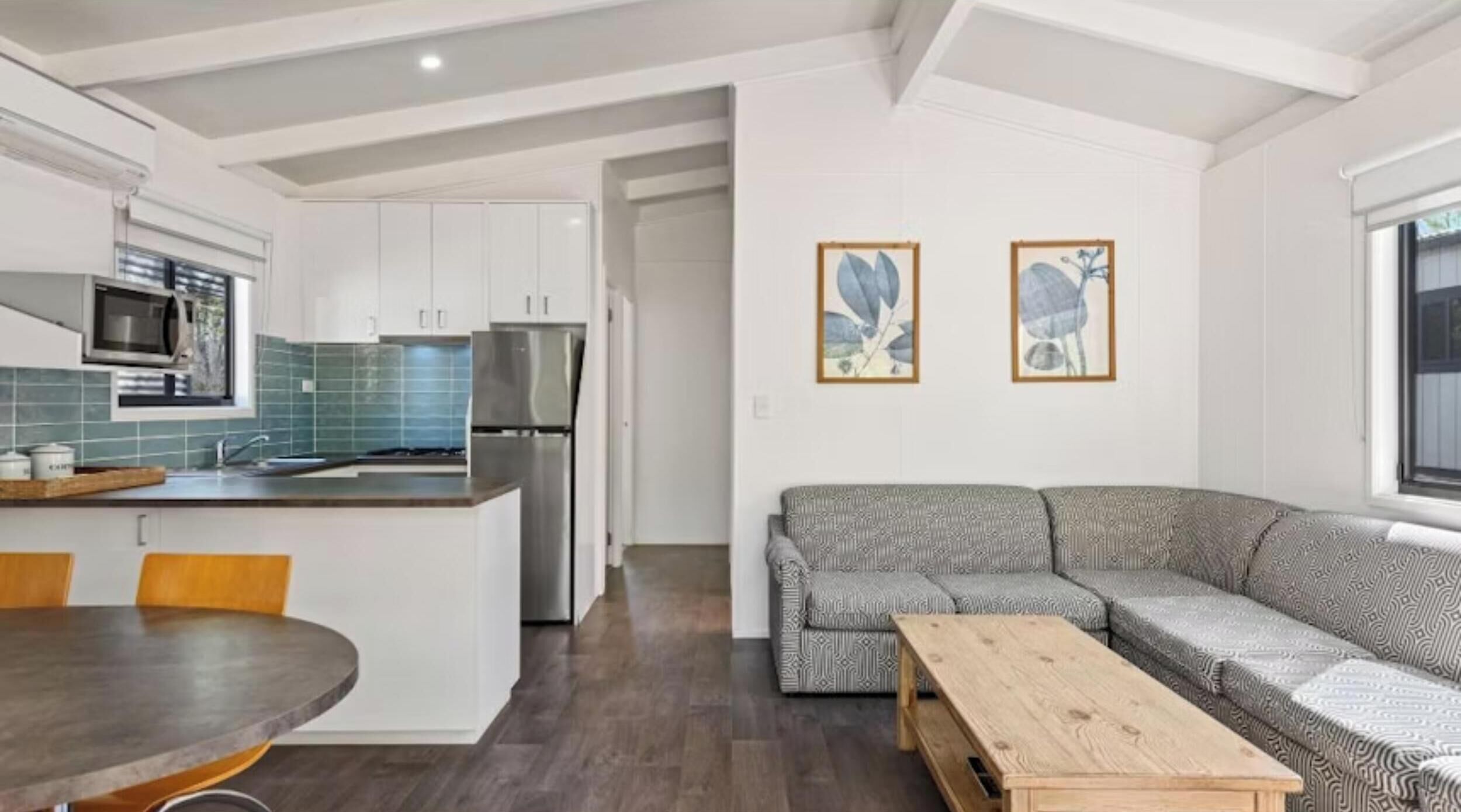 豪華小屋, 2 間臥室 (2 Queen) | 起居區 |  LCD 液晶電視