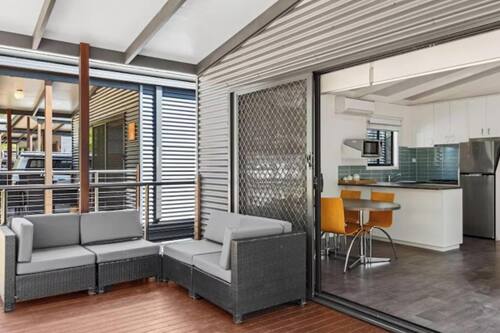 Deluxe 2 Bedroom Cabin - 2 Queen | Terrace/patio