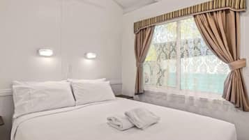 Cabane Supérieure, 2 chambres (Sleeps 6) | Décoration personnalisée, ameublement personnalisé, rideaux occultants