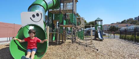 Zona de jocs infantil: a l'aire lliure