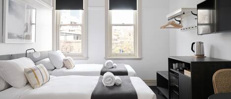 Twin Room, Shared Bathroom | Wi-Fi gratuito, lenzuola