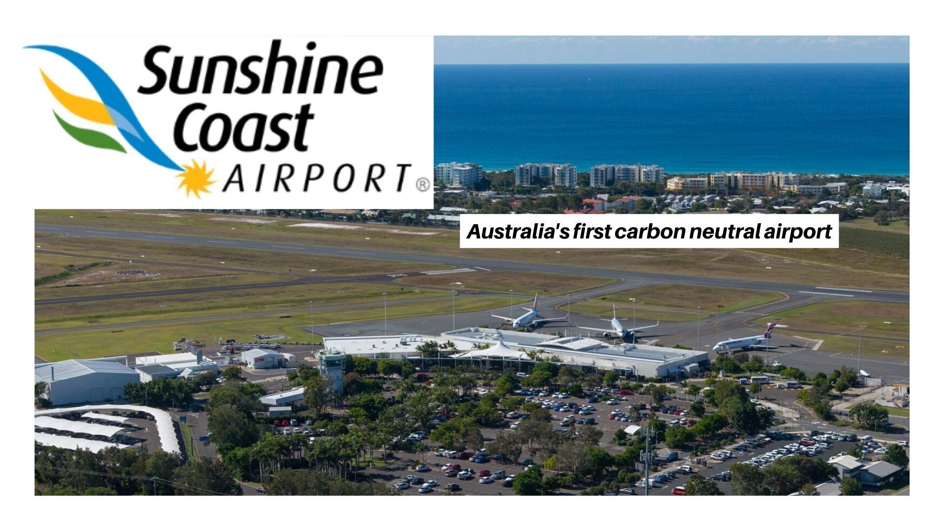 Sunshine Coast Airport met uitzicht op de oceaan en omliggende gebouwen.