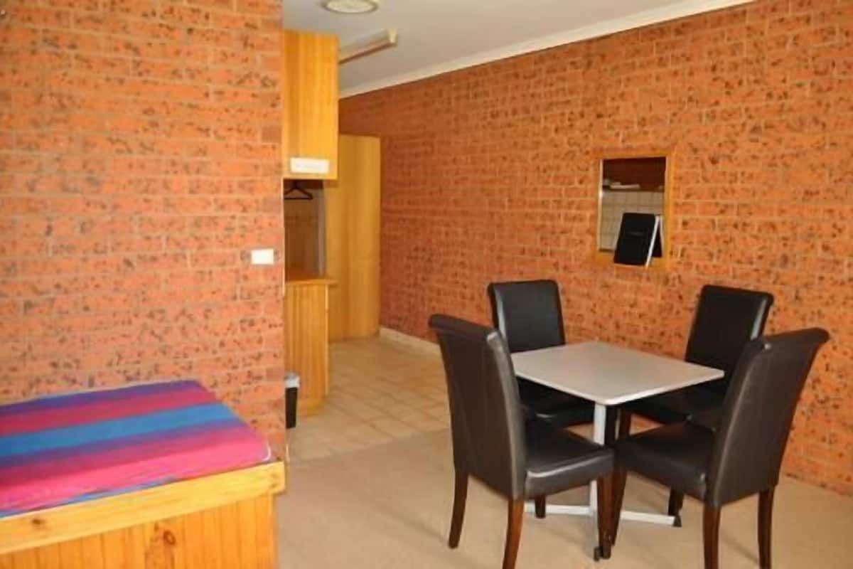 Standard Family Room | In-room dining