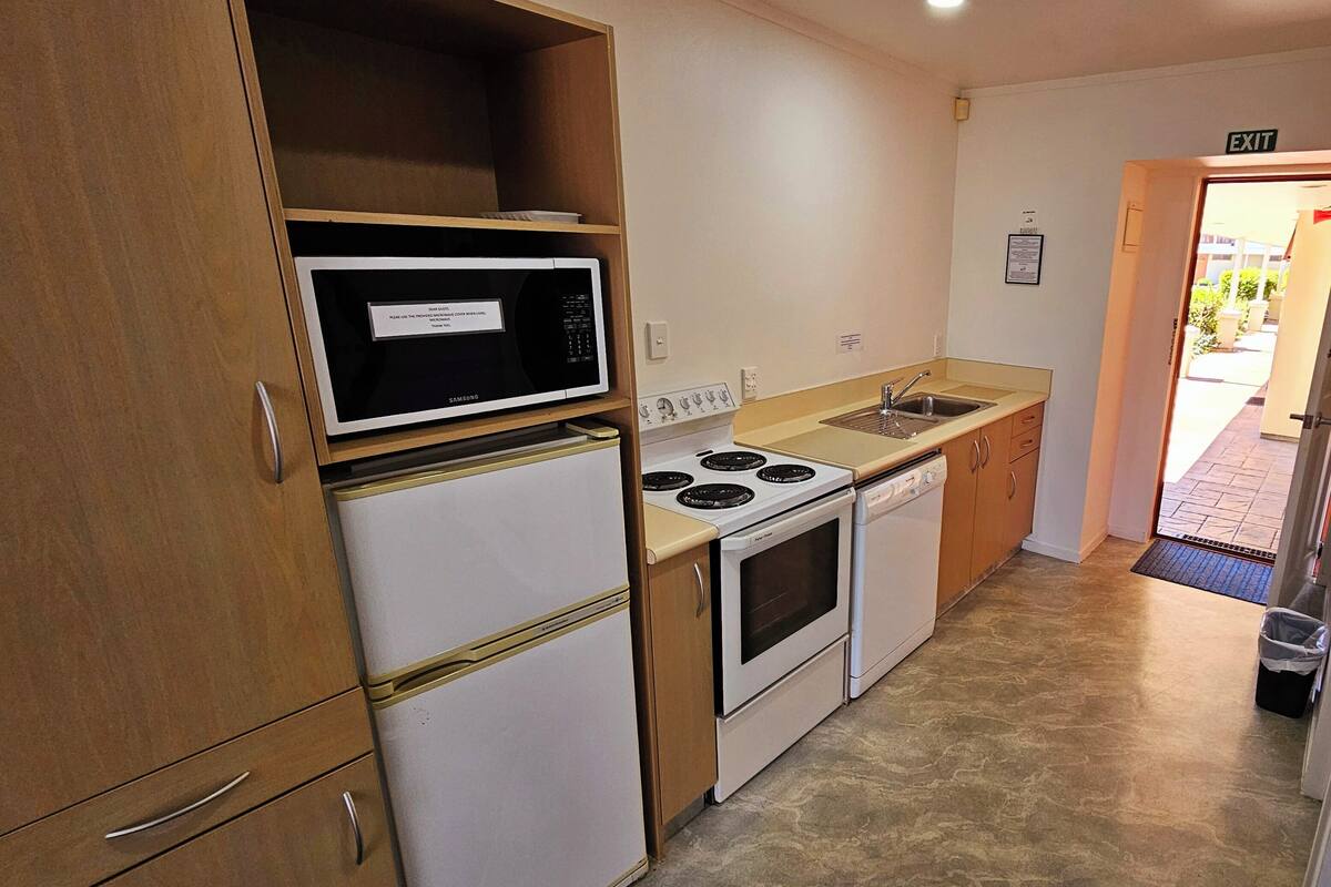 standard suite, 2 bedrooms (unit) | private kitchen | full-sized fridge, electric kettle