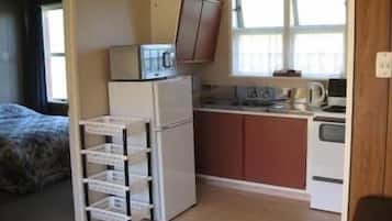 Standard Double or Twin Room, 2 Bedrooms, Non Smoking, Kitchen (Queen + 3 SINGLES) | Private kitchen | Fridge, microwave, stovetop, coffee/tea maker