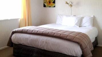 2 bedrooms, premium bedding, down duvets, iron/ironing board