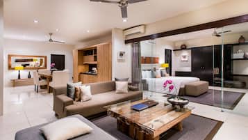Suite, Private Pool | Private kitchen | Fridge, microwave, coffee/tea maker