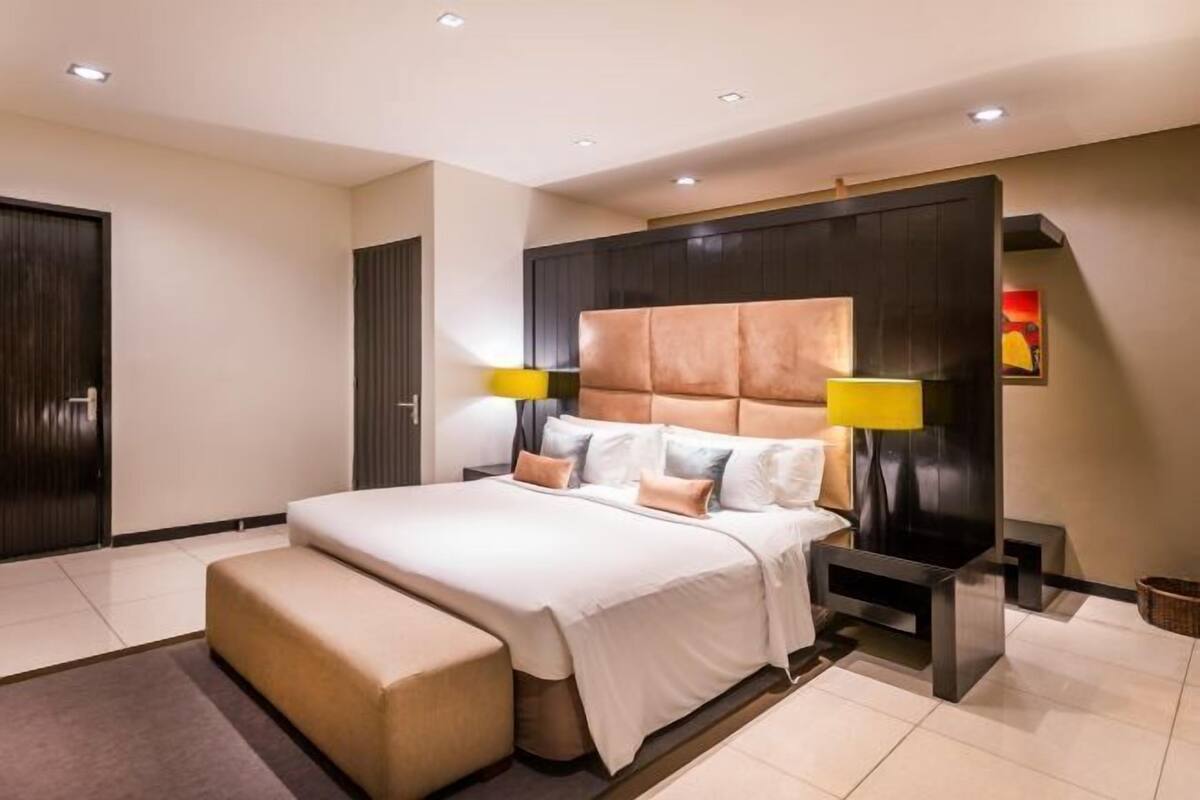 Down duvets, in-room safe, desk, blackout curtains