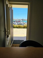 Apartamento premium, 1 cama King, vista para a baía, ao lado da praia | Vista para praia/oceano