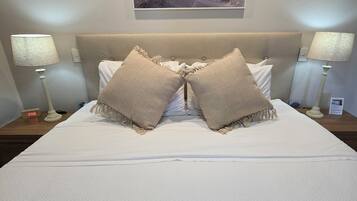 Premium Apartment, 1 King Bed, Bay View, Beachside | 1 bedroom, premium bedding, down comforters, individually decorated