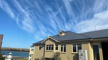 Premium Studio, 1 King Bed, Bay View, Beachside | View from room