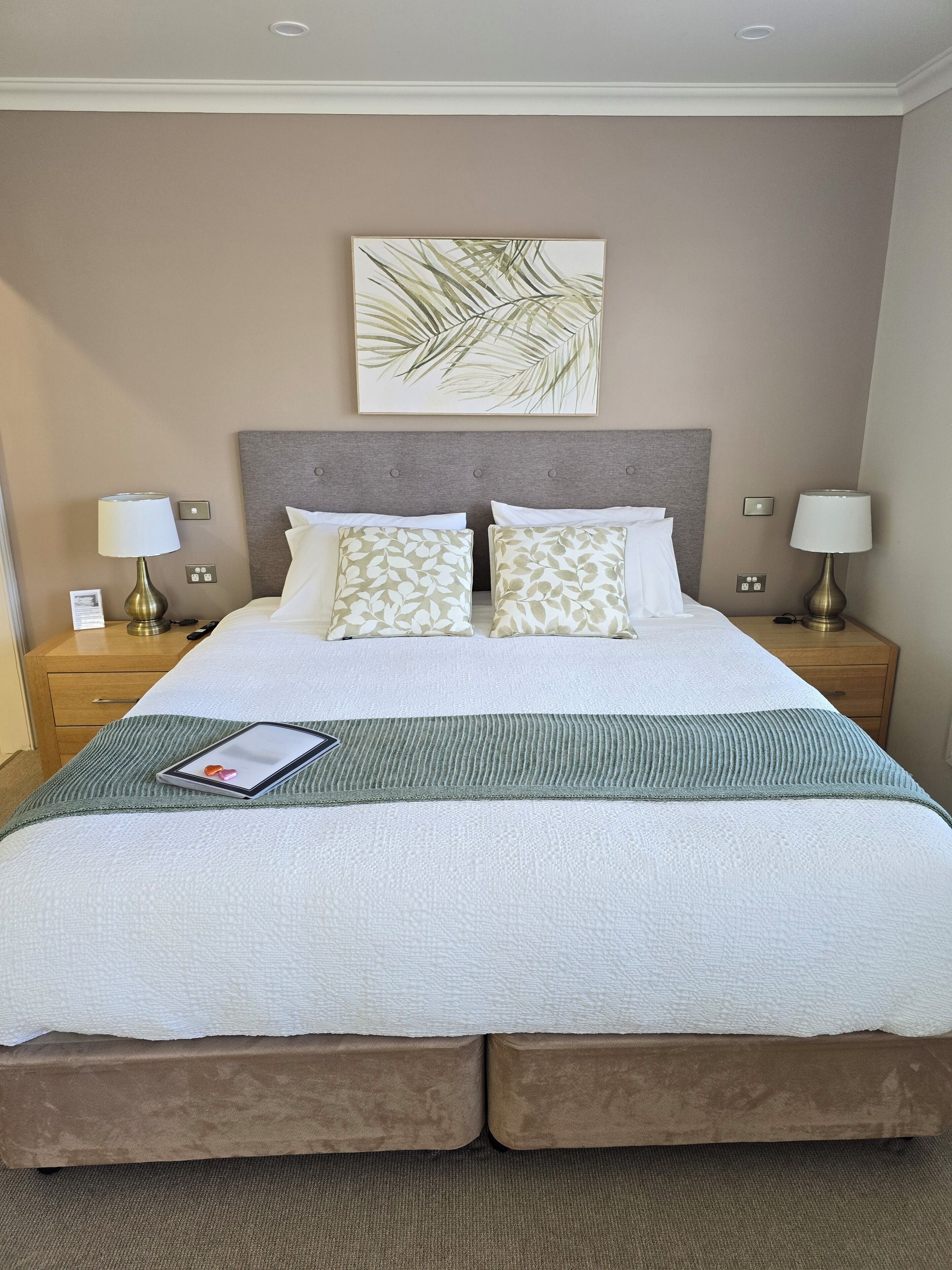 Premium Studio, 1 King Bed, Bay View, Beachside | Premium bedding, down duvets, individually decorated