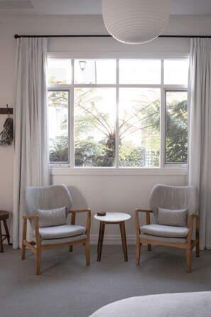 Valley Suite | Premium bedding, blackout drapes, iron/ironing board, free WiFi