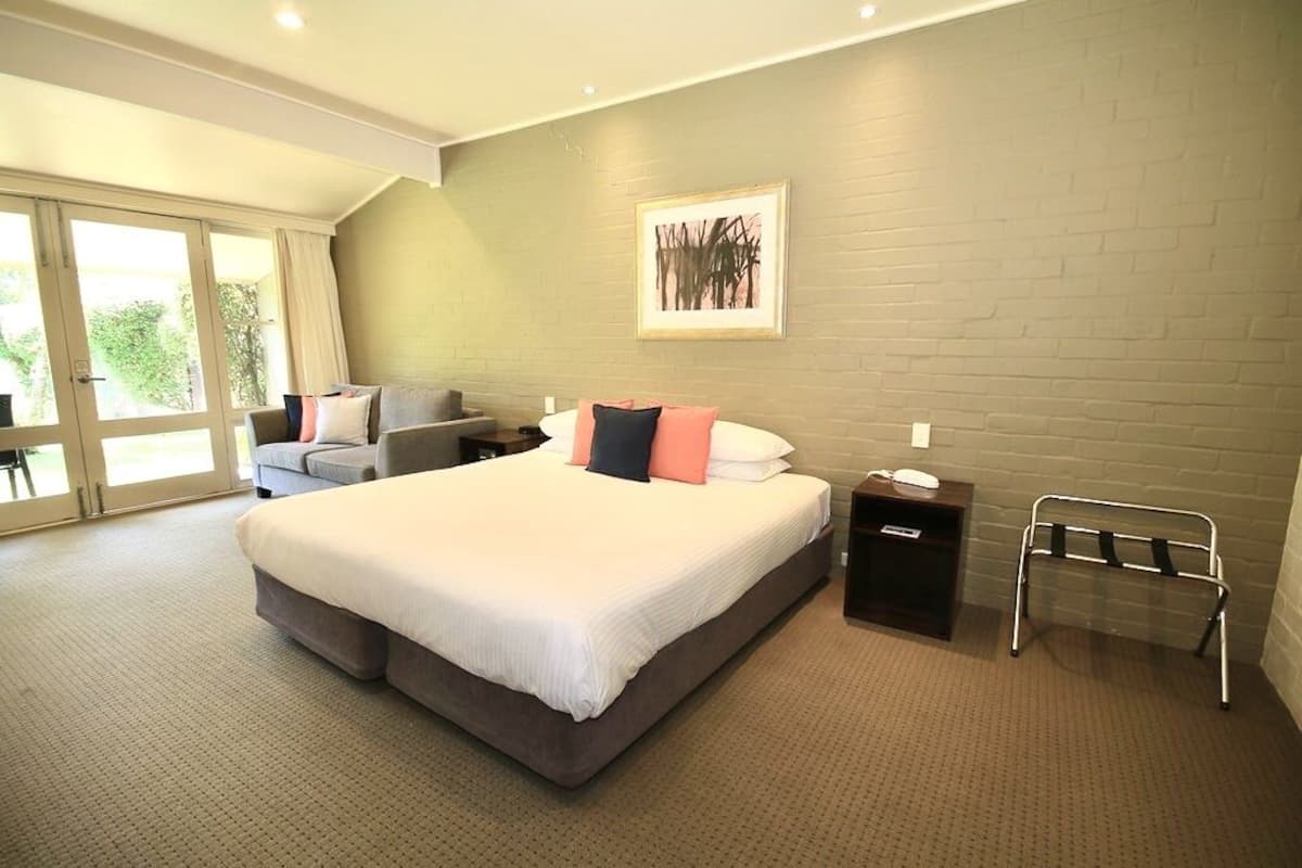 1 bedroom, premium bedding, minibar, in-room safe