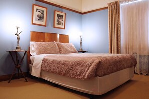 1 quarto, individualmente mobiliados, ferros/tábuas de passar roupa