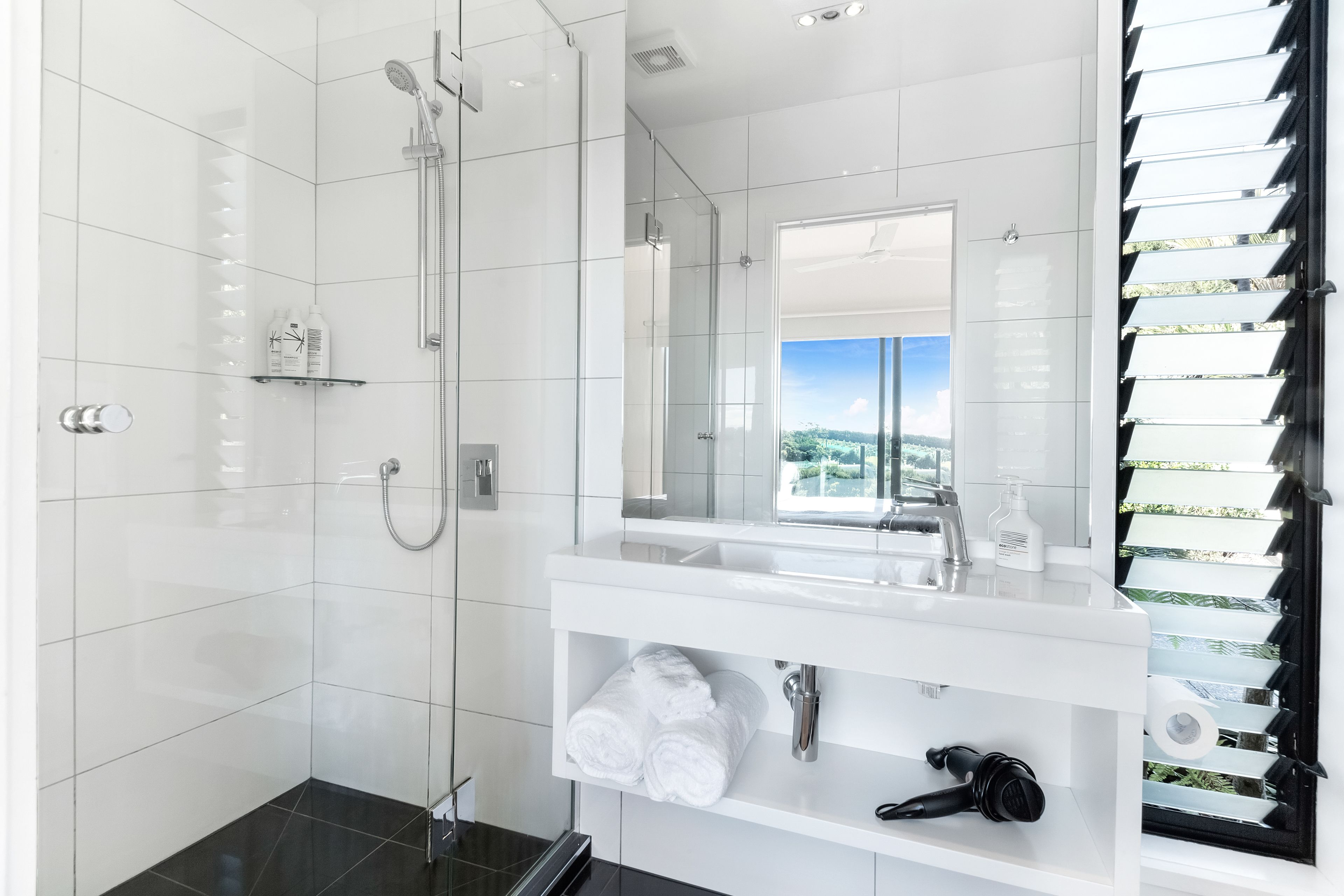 Shower, free toiletries, hair dryer, towels