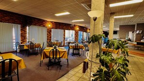 Restaurant - Mountain Creek Motel (Tawonga)