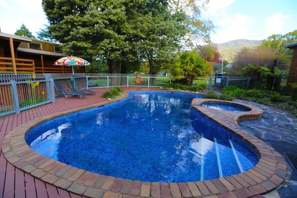 Außenpool (je nach Saison geöffnet)