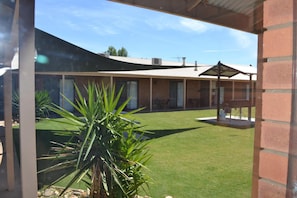 Property grounds - Ashleigh Court Motor Inn (Mulwala)