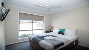 Suite Standar, 2 kamar tidur, Bebas Asap Rokok, kamar mandi umum (Cabin Special) | Setrika/meja setrika, tempat tidur lipat/tambahan, dan Wi-Fi gratis