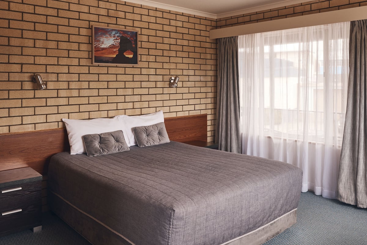 Standard Room (Air Conditioned) | Iron/ironing board, free WiFi, bed sheets