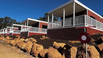 Deluxe 2 Bedroom Cabins - S6 | Terrace/patio