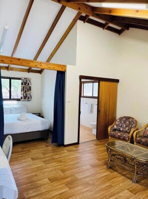 Standard-Ferienhütte, 2 Schlafzimmer | Wohnbereich