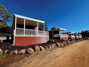 Deluxe 2 Bedroom Cabins - S6 | Terrace/patio