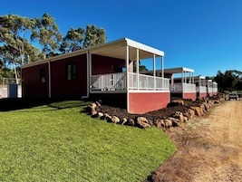 Deluxe 2 Bedroom Cabins - S6 | Terrace/patio