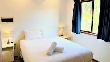 高級小屋, 2 間臥室 (Sleeps 5) | 1 間臥室、床單