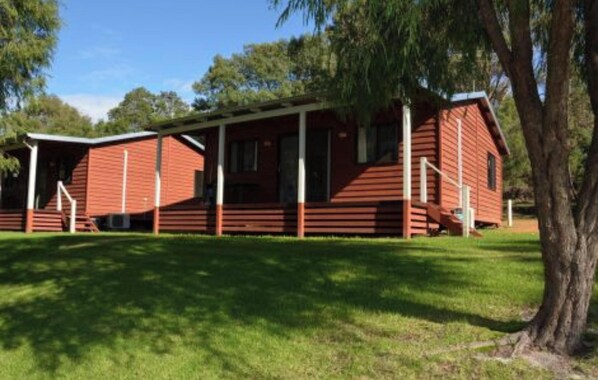 Standard 2 Bedroom Cabin - Sleeps 6 - Discovery Parks - Margaret River (Metricup)