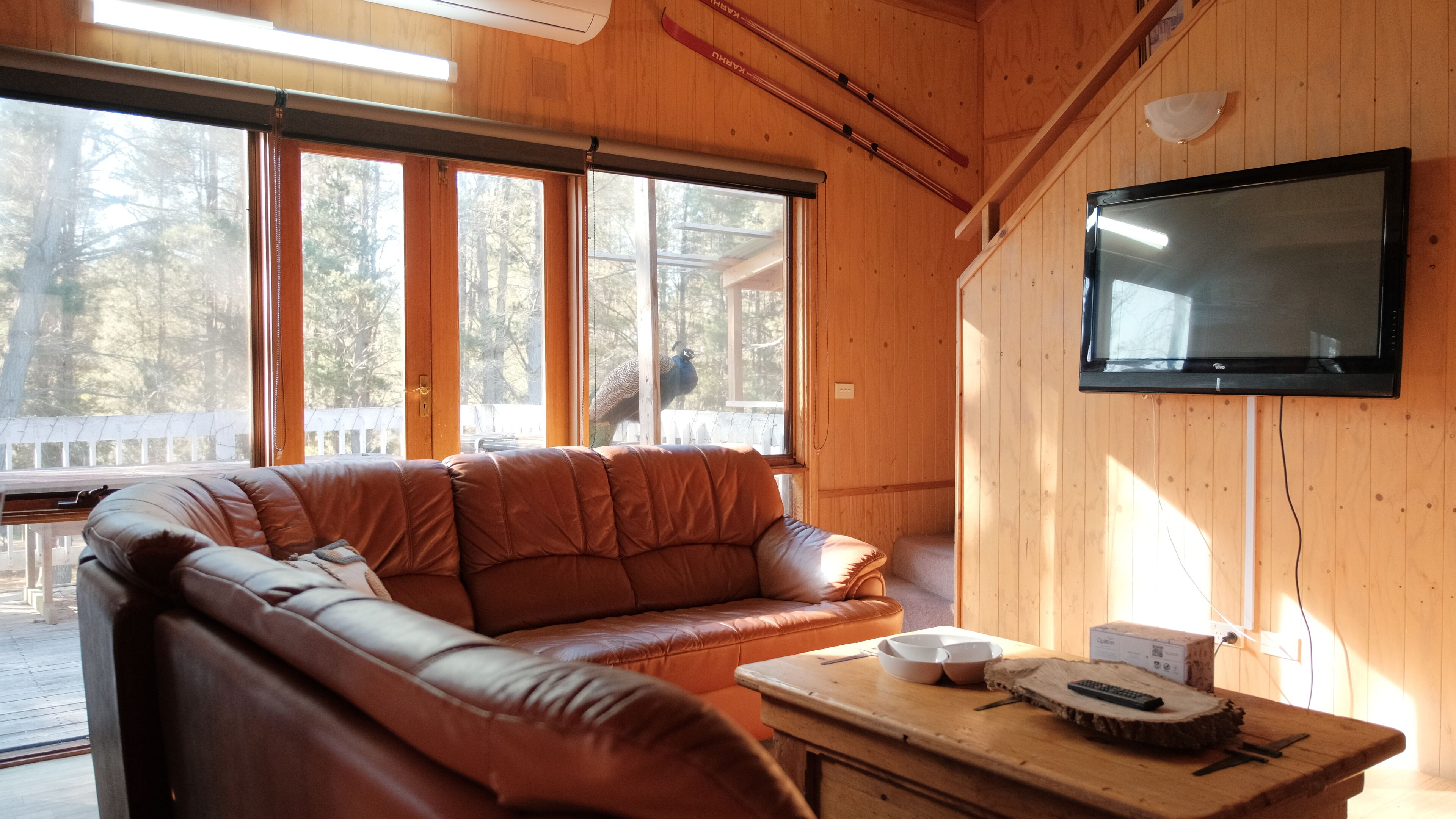 Six- Bedroom Holiday Home  | WiFi (free), individually furnished, bed sheets