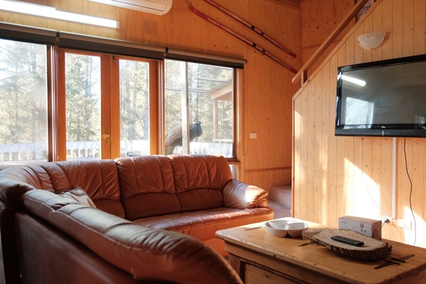 Six- Bedroom Holiday Home | WiFi (free), individually furnished, bed sheets
