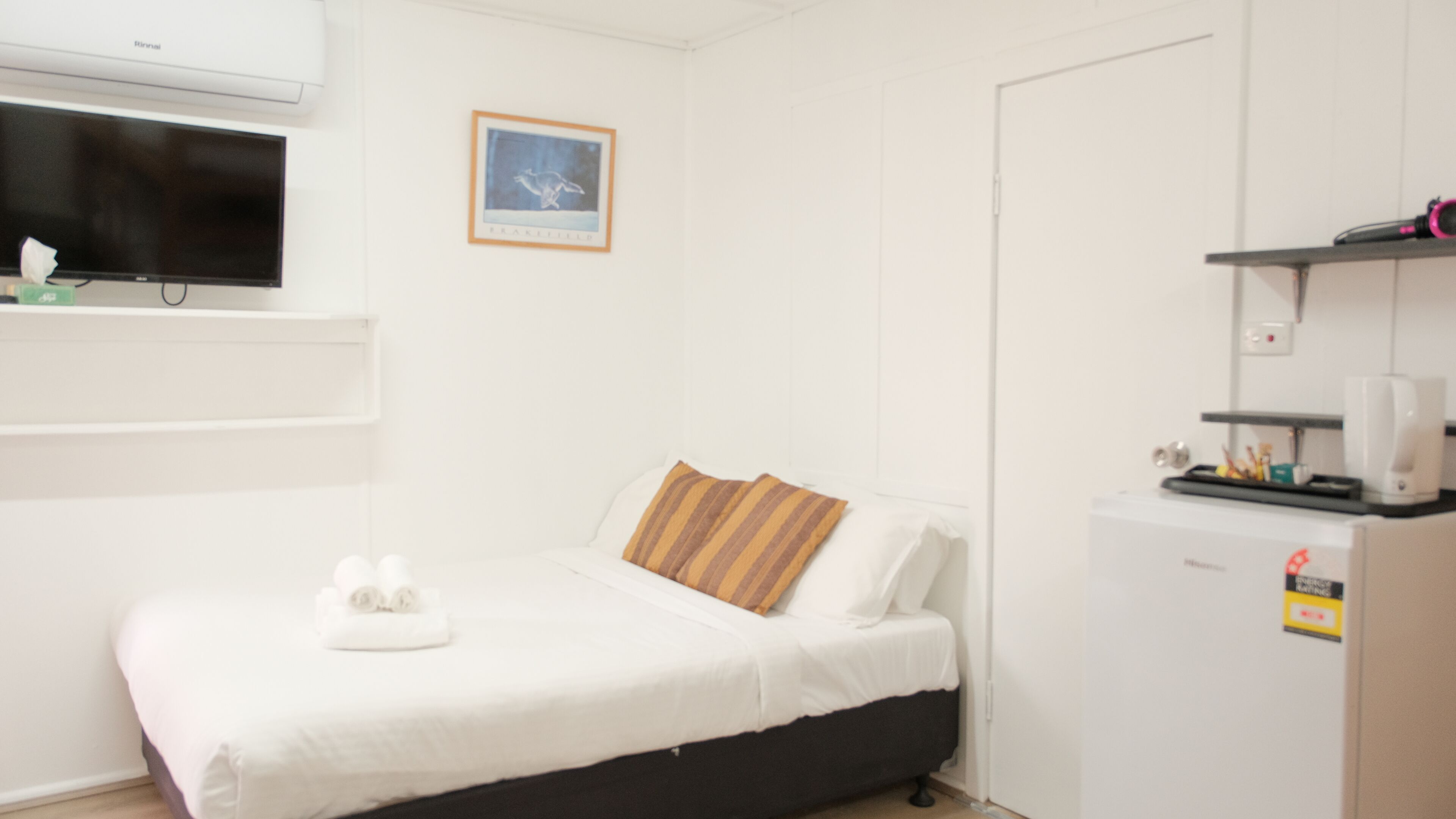 Budget Family Room with Private Bathroom | Wifi, mobiliario individual, ropa de cama