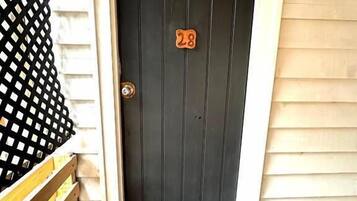 Comfort Cabin | 1 bedroom, individually furnished, WiFi, bed sheets