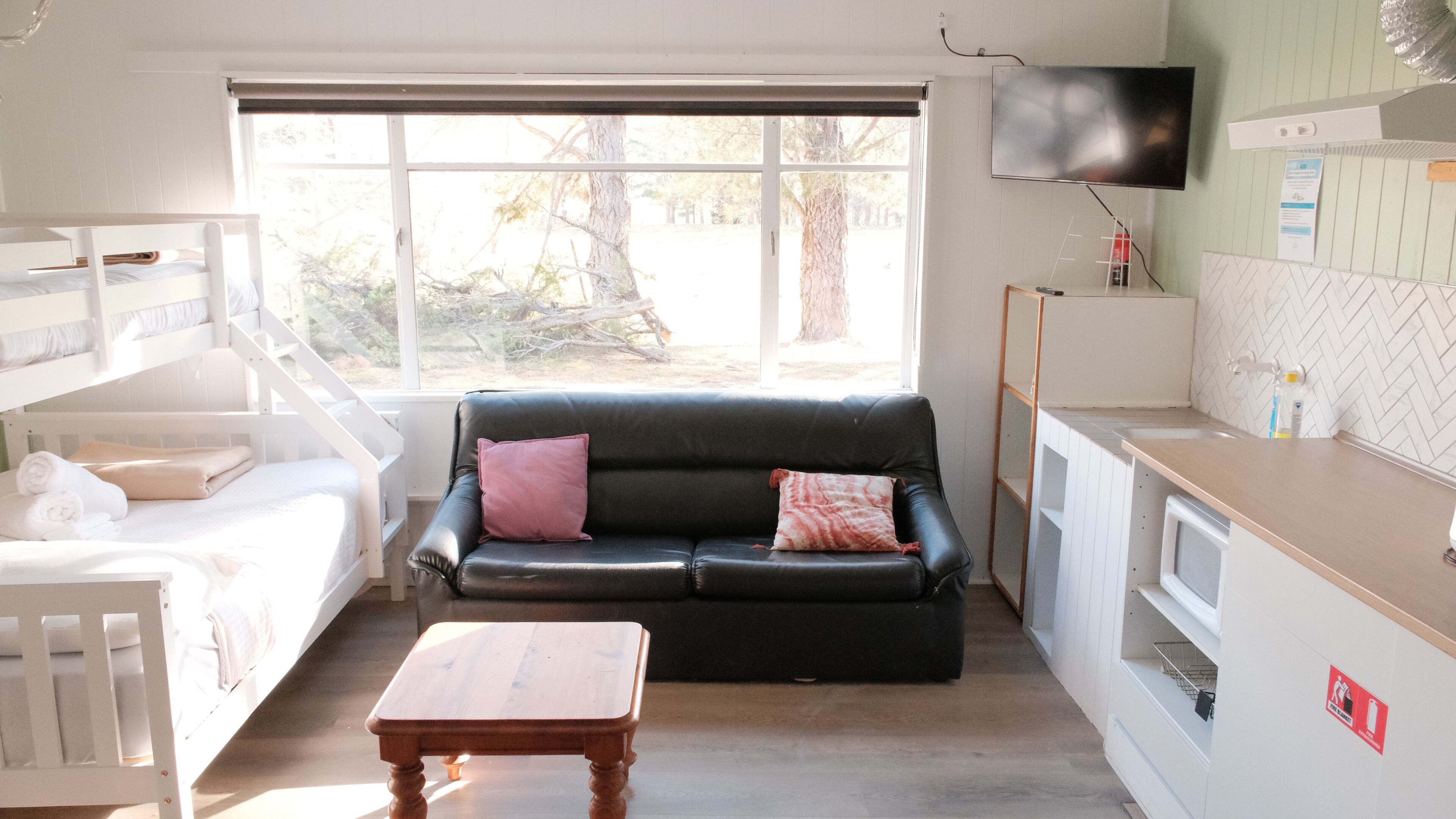 Family room with kitchenette and Private Bathroom | Wifi, mobiliario individual, ropa de cama