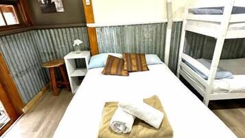 Studio | 1 bedroom, individually furnished, WiFi, bed sheets