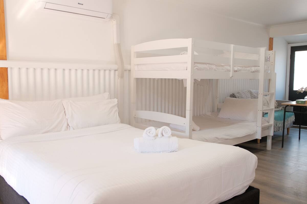 Studio with Kitchenette and Private Bathroom 