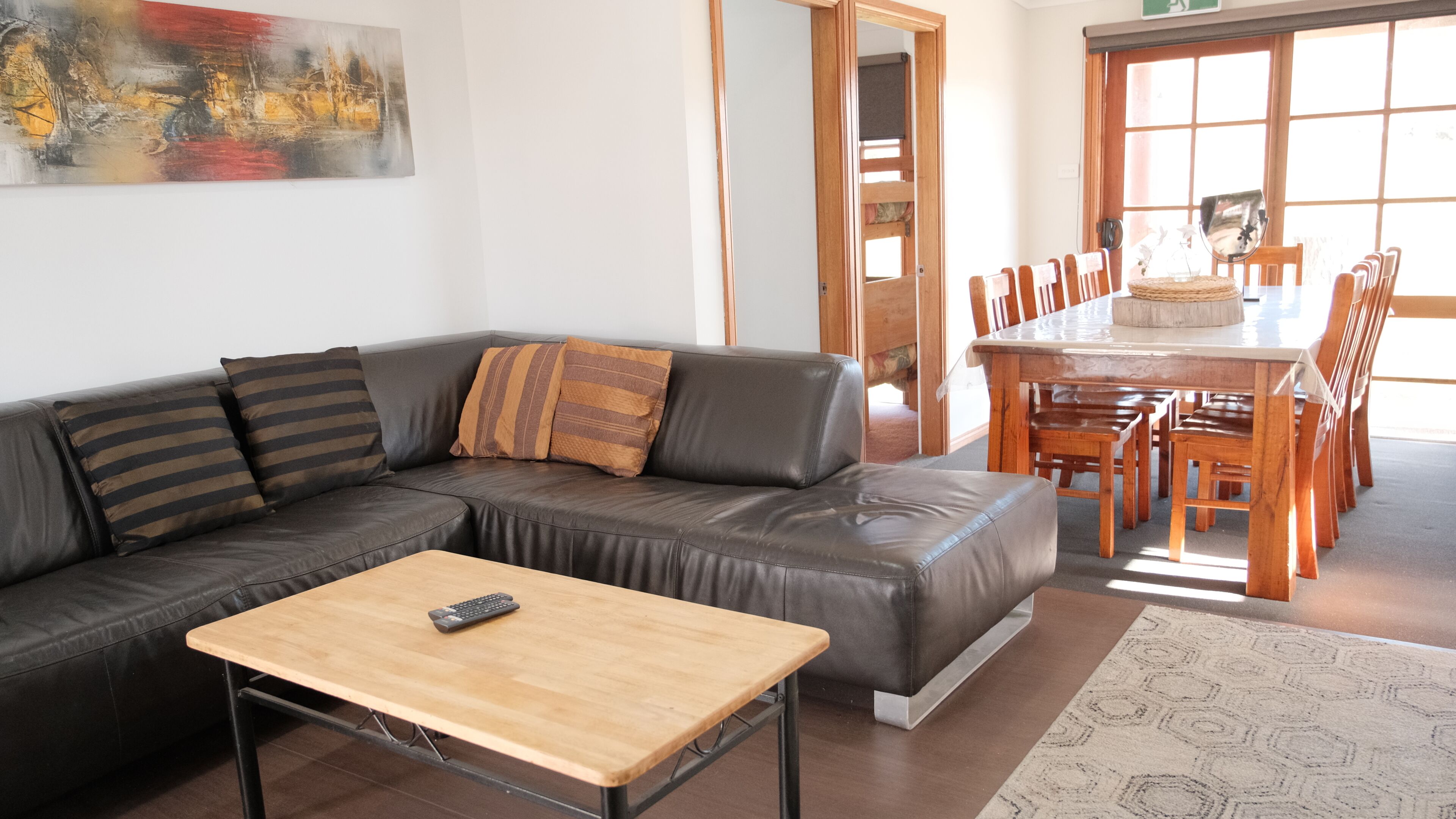 Two Bedroom Cabin with Kitchenette and Private Bathroom  | Wifi, mobiliario individual, ropa de cama