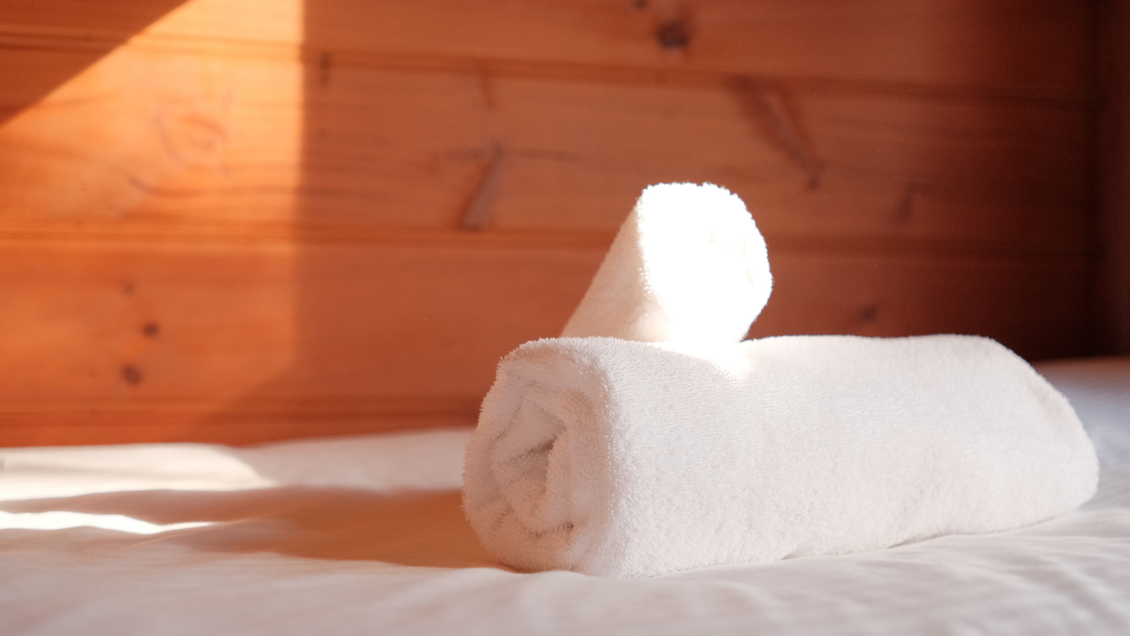 Small L shaped bunk room with shared bathroom | Wifi, mobiliario individual, ropa de cama