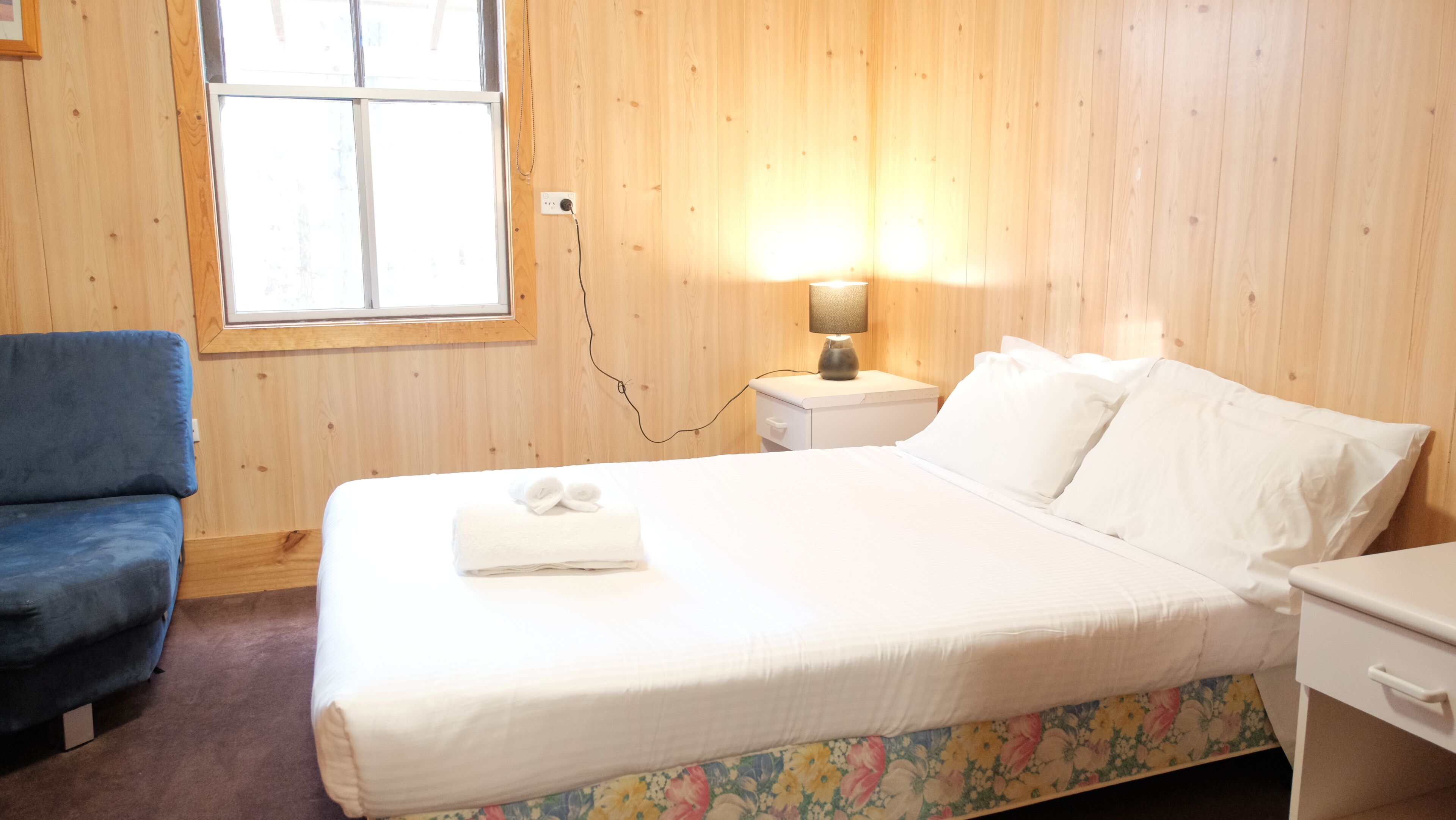 Riverside Four- Bedroom House  | Wifi, mobiliario individual, ropa de cama