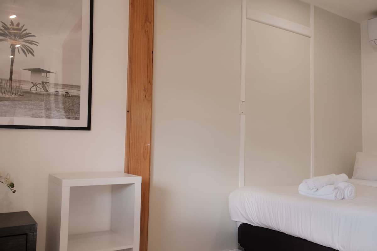 Family room with kitchenette and Private Bathroom