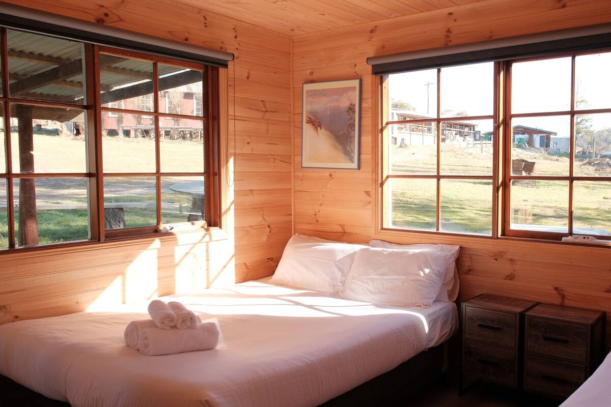 One bedroom with kitchenette and Private Bathroom