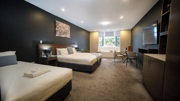 Deluxe suite (Deluxe Spa Suite) | Een minibar, een bureau, verduisterende gordijnen