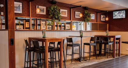 Browns Plains Hotel