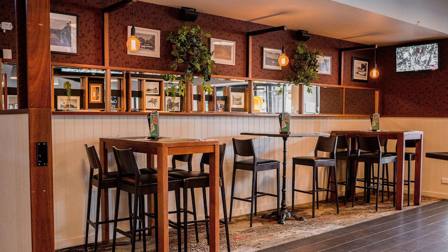 Browns Plains Hotel